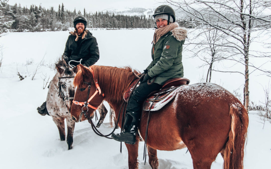 Private horseback riding tour in the snow